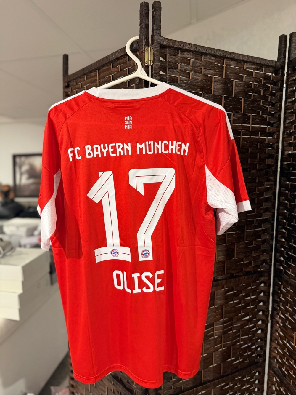 FC Bayern München Red #17 Olise Soccer Jersey